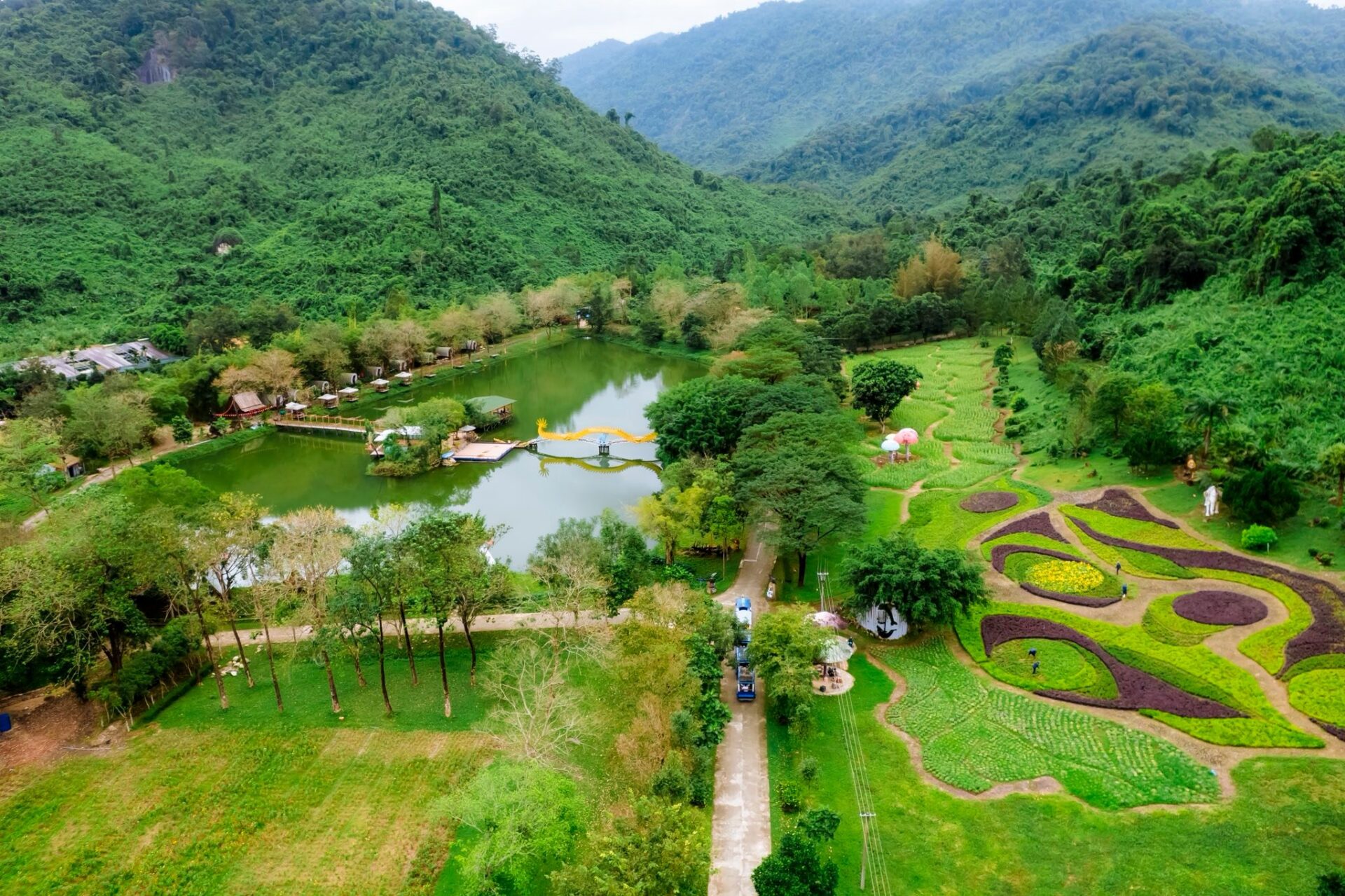  “Sạc năng lượng” giữa núi rừng và thác nước Yang Bay