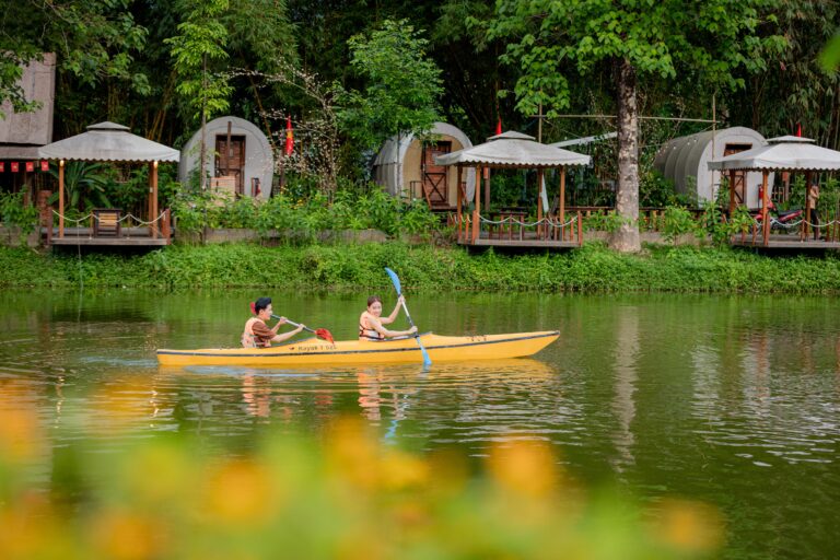  “Sạc năng lượng” giữa núi rừng và thác nước Yang Bay