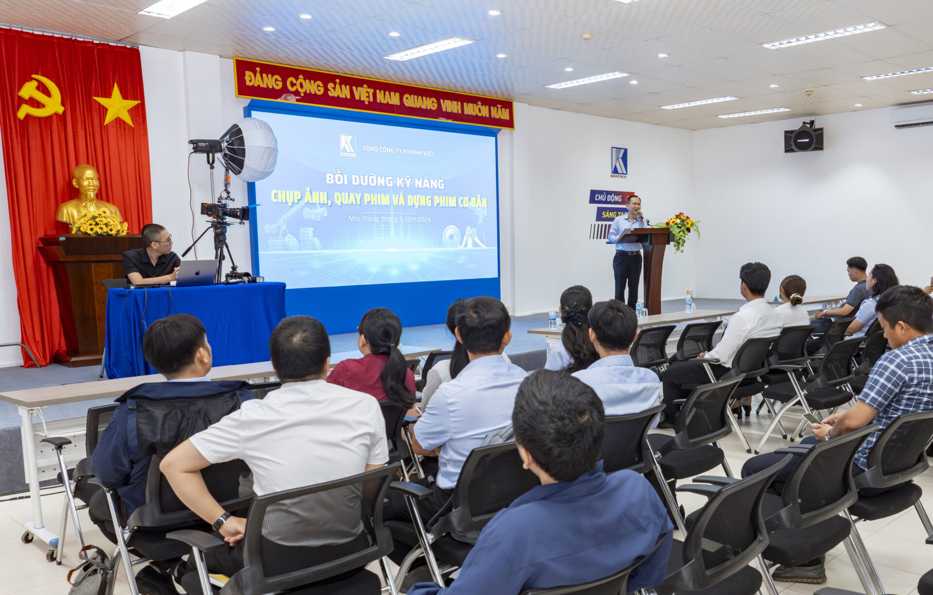 Khatoco tổ chức khóa đào tạo quay phim, chụp ảnh và dựng phim cơ bản
