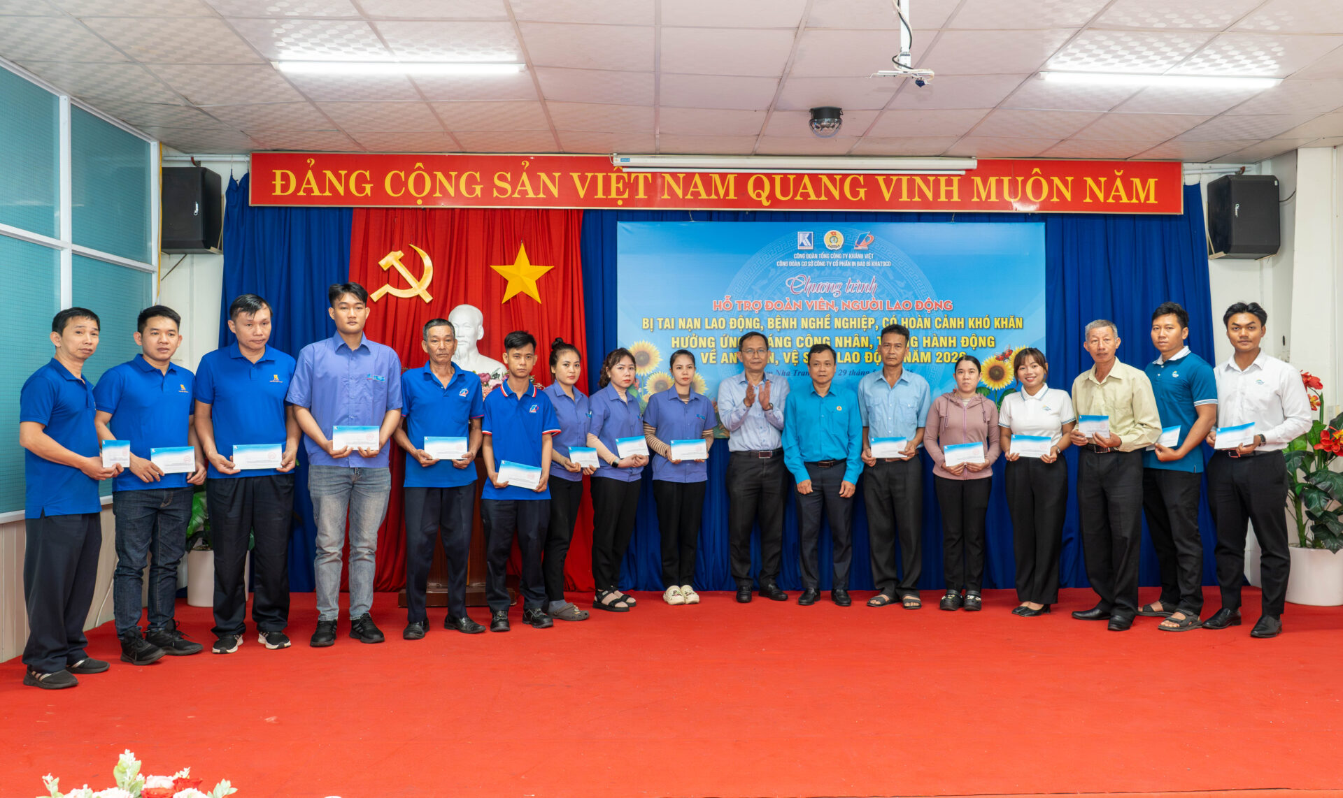 Ấm áp “Bữa cơm công đoàn” tại Công ty Cổ phần In Bao bì Khatoco