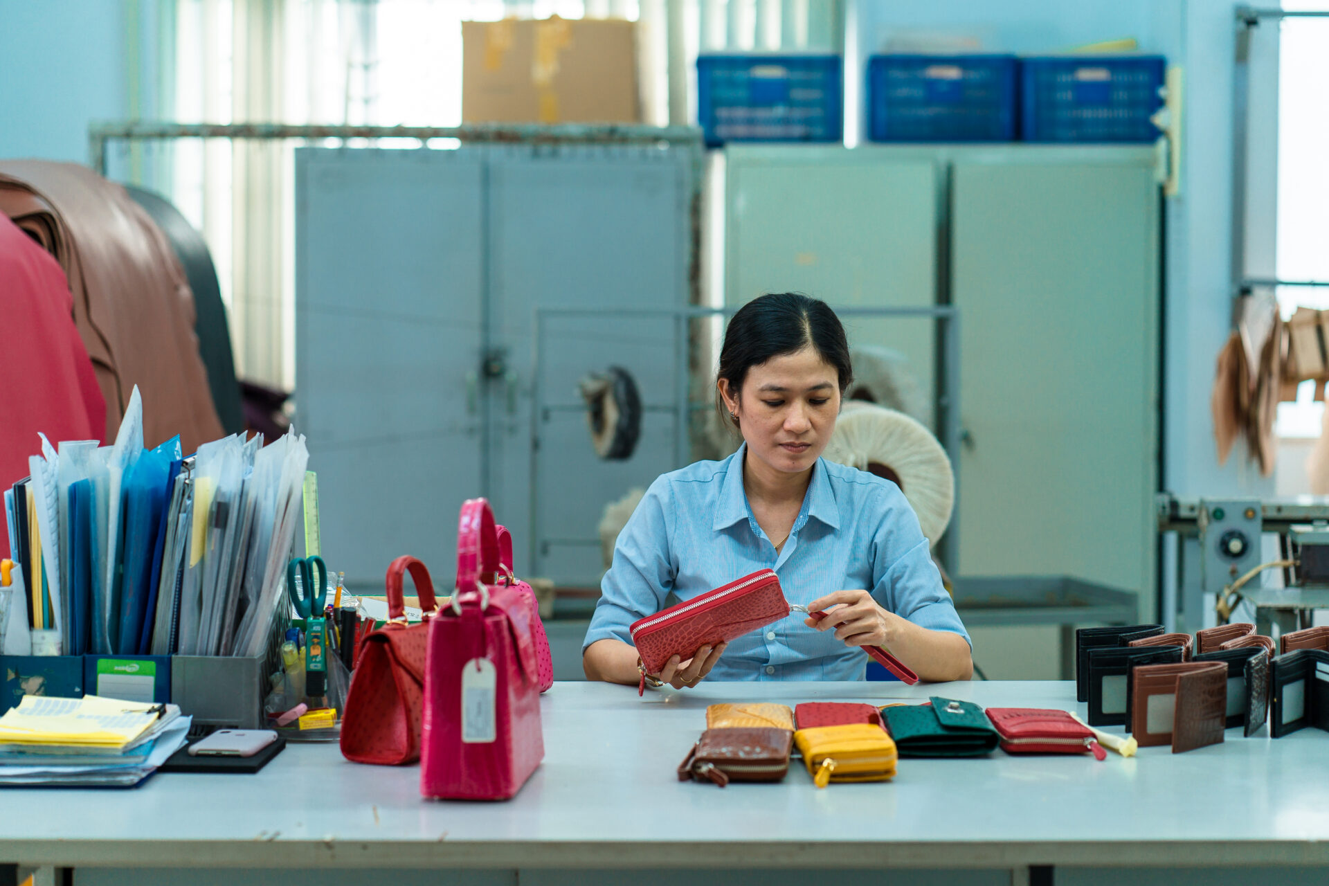 Hành trình từ tấm da nguyên liệu đến sản phẩm thời trang cao cấp Khatoco 5 Hành trình từ tấm da nguyên liệu đến sản phẩm thời trang cao cấp Khatoco
