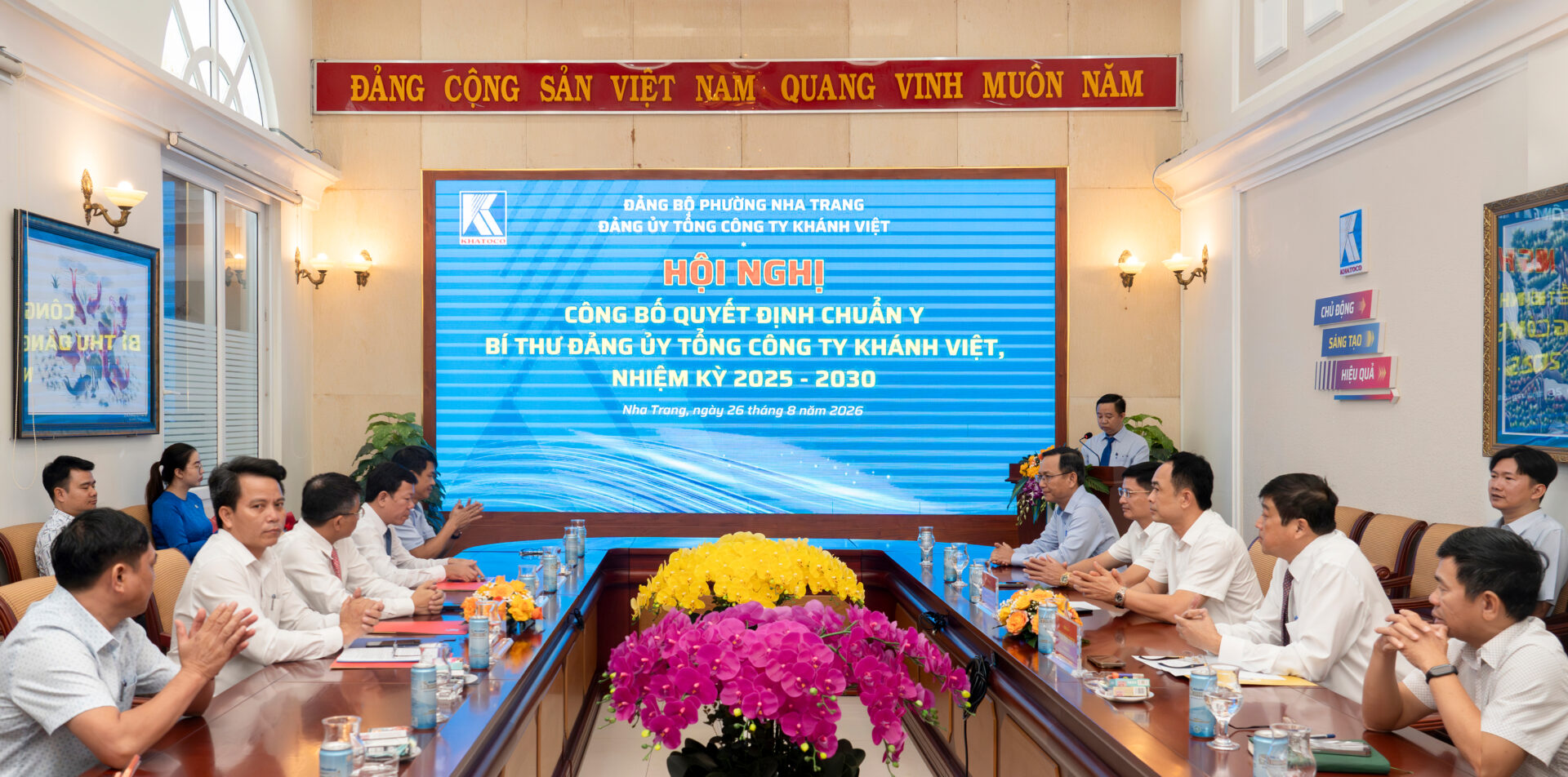 Công bố quyết định chuẩn y Bí thư Đảng ủy Tổng công ty Khánh Việt nhiệm kỳ 2025 - 2030