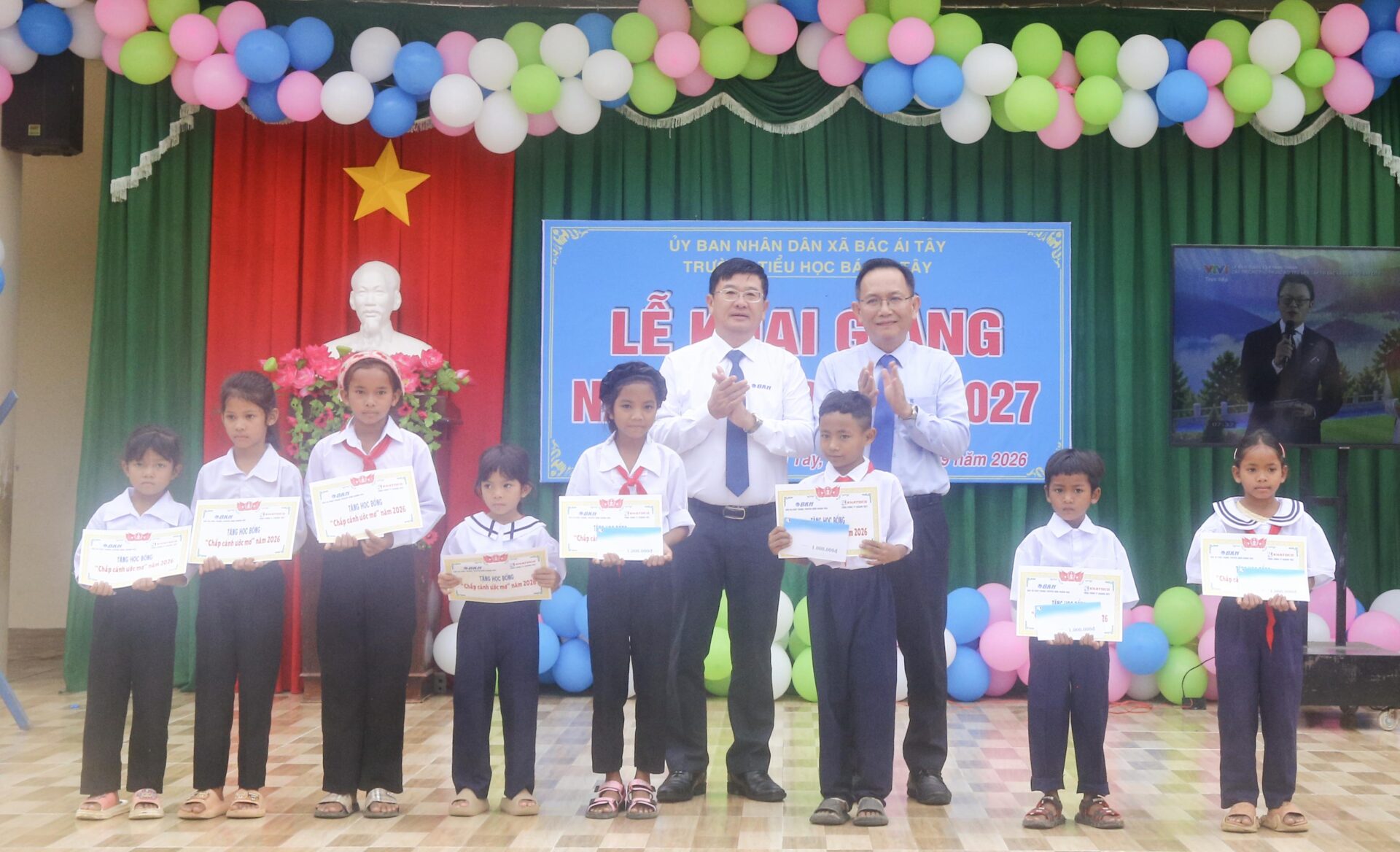 Khatoco trao tặng “Góc thư viện số” cho Trường Tiểu học Bác Ái Tây