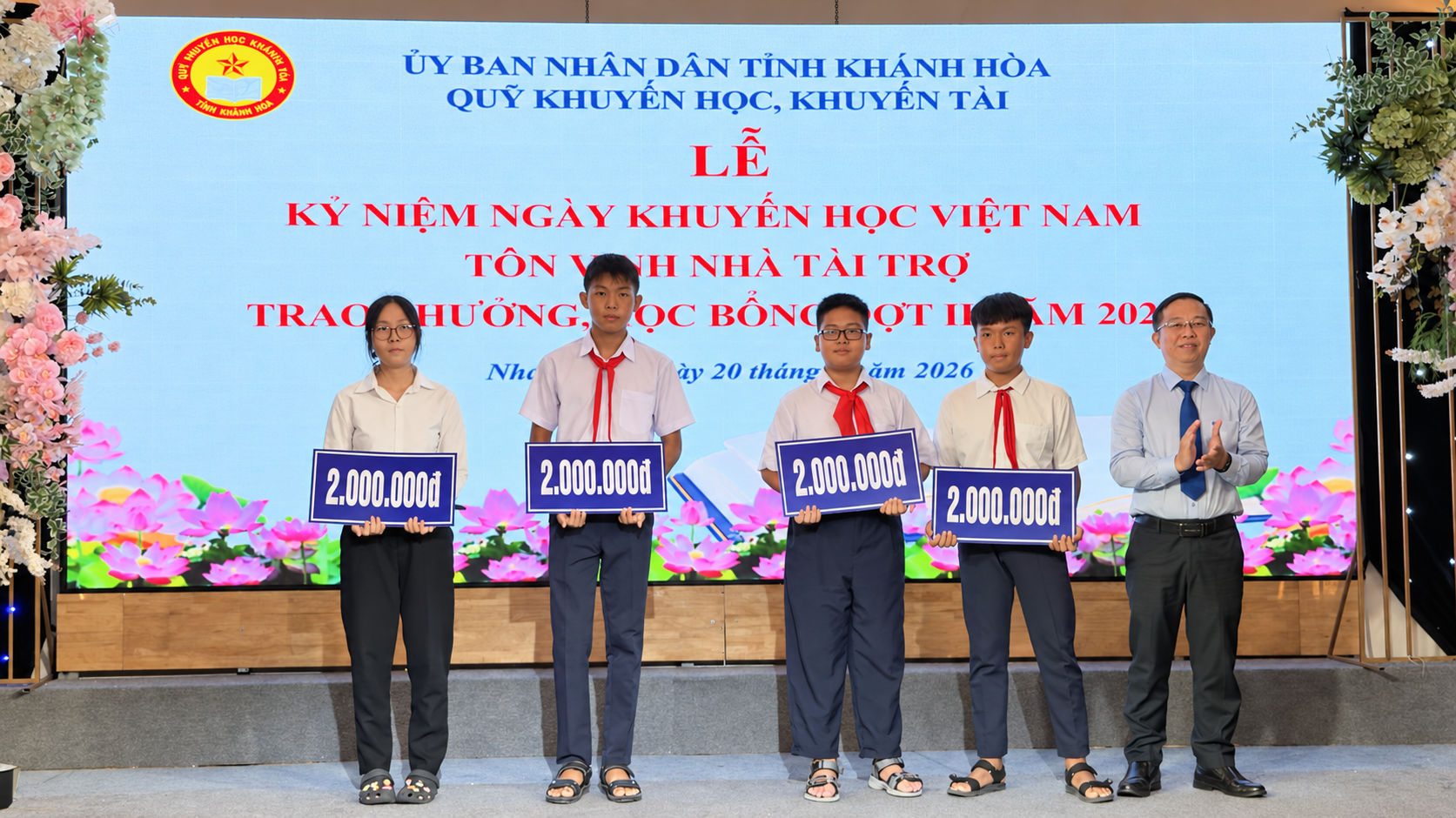Khatoco trao tặng 466 triệu đồng cho Quỹ Khuyến học, khuyến tài Khánh Hòa 3 Khatoco trao tặng 466 triệu đồng cho Quỹ Khuyến học, khuyến tài Khánh Hòa