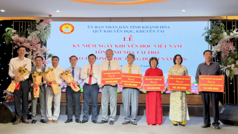Khatoco trao tặng 466 triệu đồng cho Quỹ Khuyến học, khuyến tài Khánh Hòa