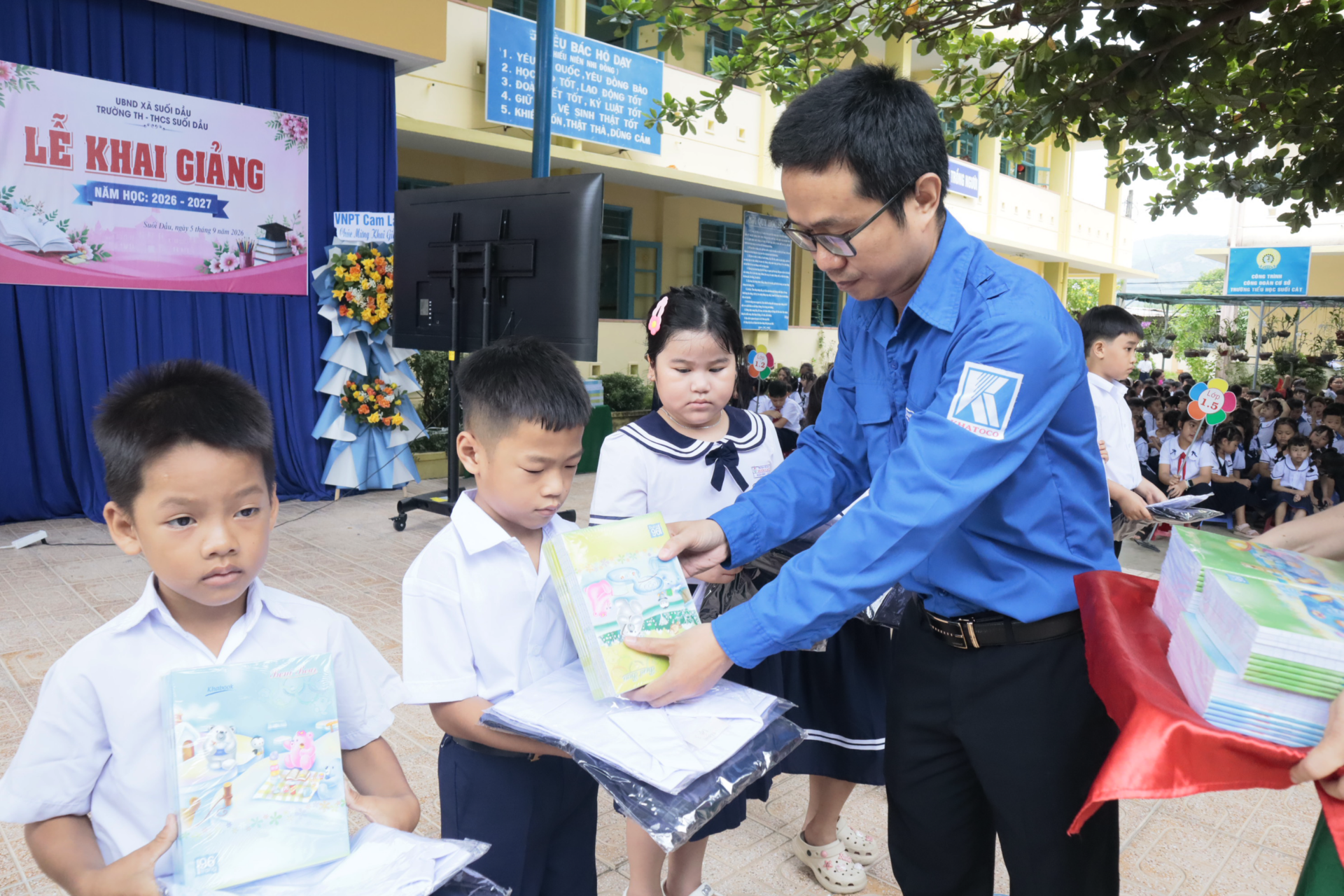 KHATOCO dành hơn 470 triệu đồng tiếp sức học sinh, sinh viên đến trường