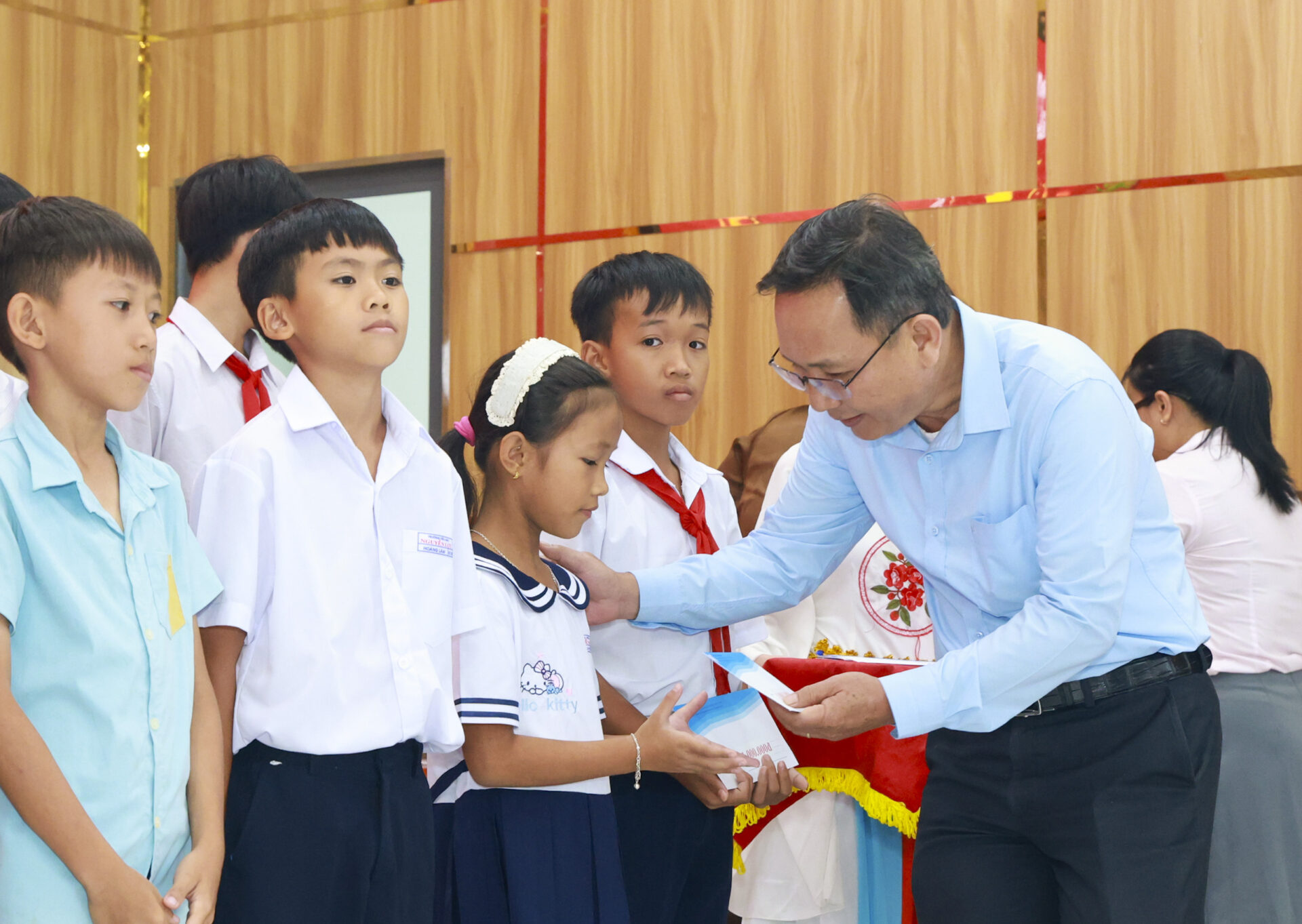 Khatoco tặng học bổng, quà trung thu cho thiếu nhi xã Bắc Ninh Hòa