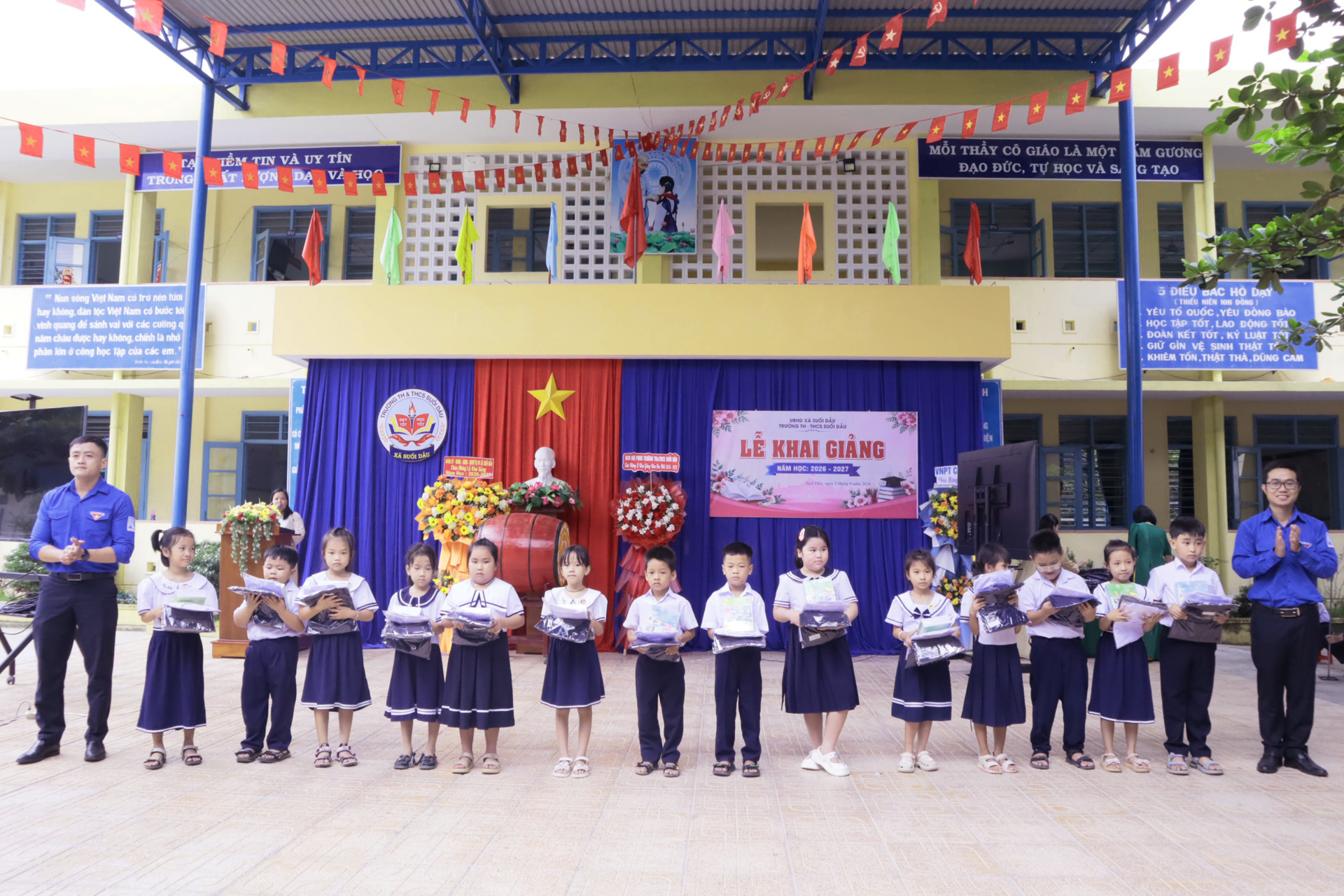 KHATOCO dành hơn 470 triệu đồng tiếp sức học sinh, sinh viên đến trường