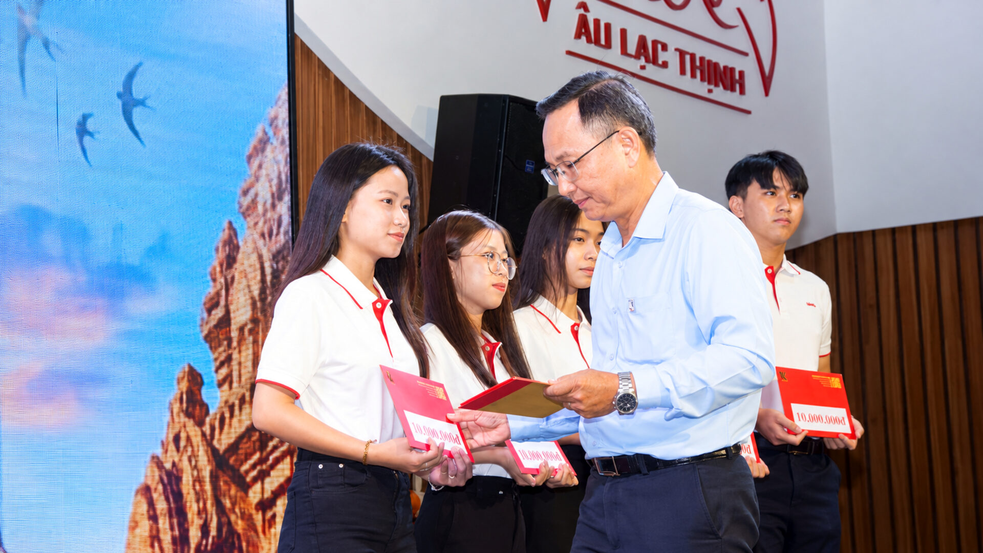 KHATOCO đồng hành 15 năm cùng chương trình “Tiếp sức đến trường” 3 KHATOCO đồng hành 15 năm cùng chương trình “Tiếp sức đến trường”