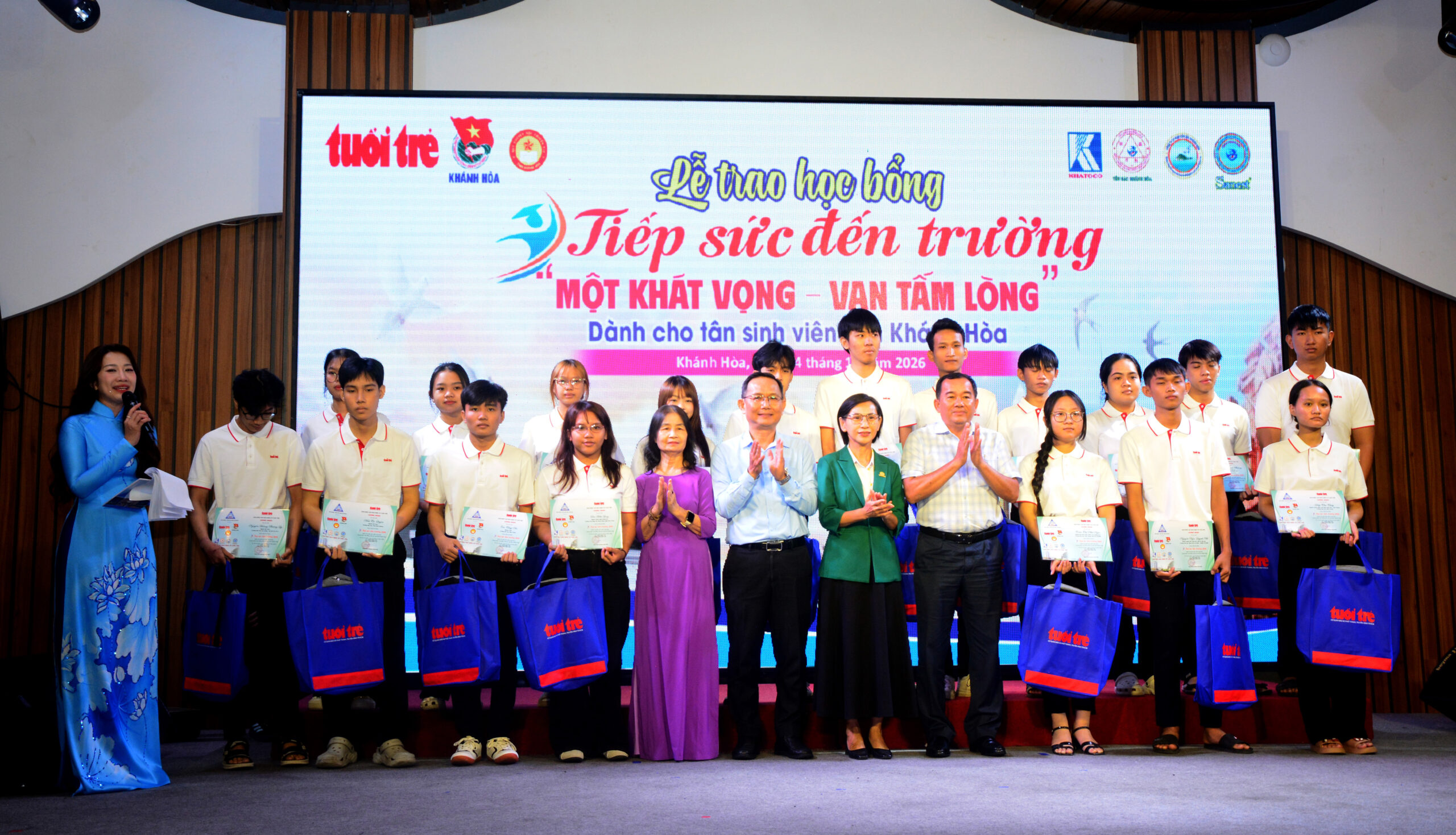 KHATOCO đồng hành 15 năm cùng chương trình “Tiếp sức đến trường”